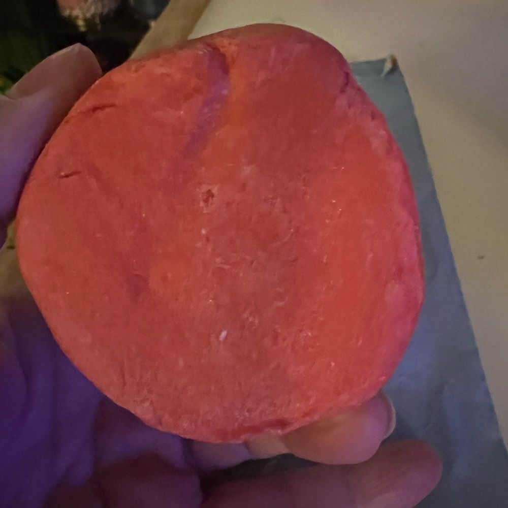 Lush Christmas Kisses Bubble Bar - Picture 4 of 5